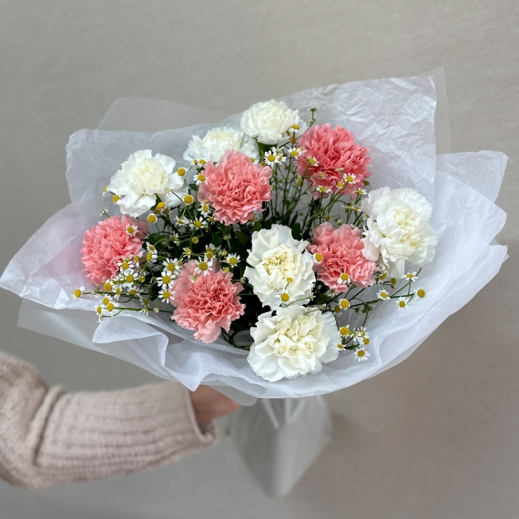 Микс диантусов и ромашки